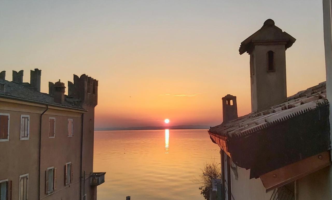 Appartamento Heidi In Centro Storico Lazise Exterior foto