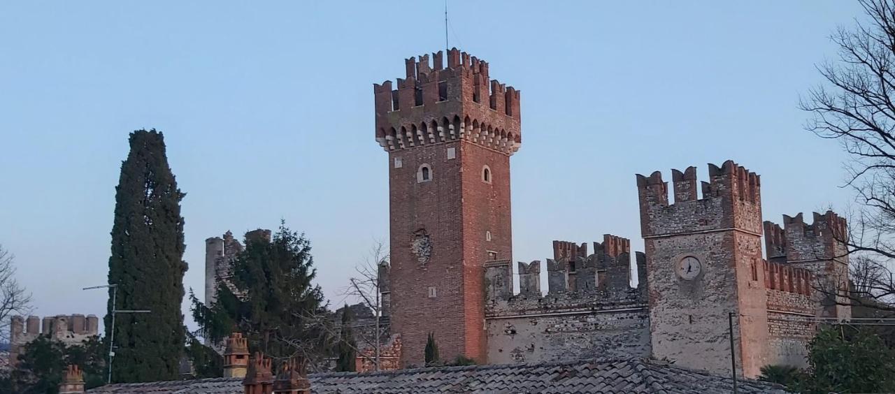 Appartamento Heidi In Centro Storico Lazise Exterior foto