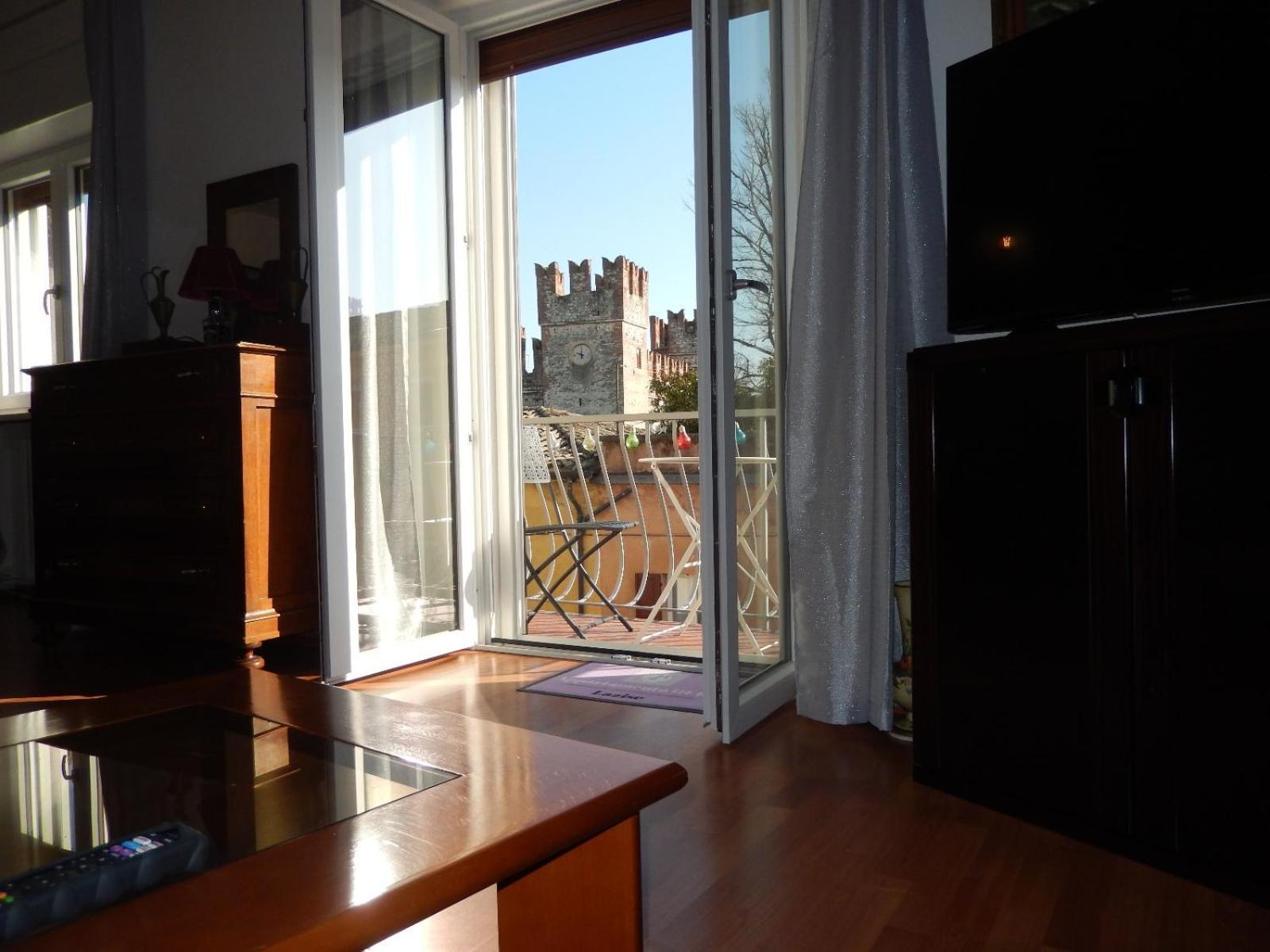Appartamento Heidi In Centro Storico Lazise Exterior foto